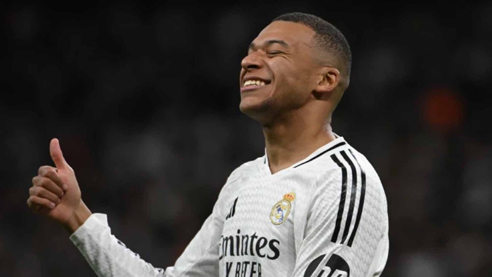 Mbappe sonriendo con el Real Madrid Mbappe sonriendo con el Real Madrid
