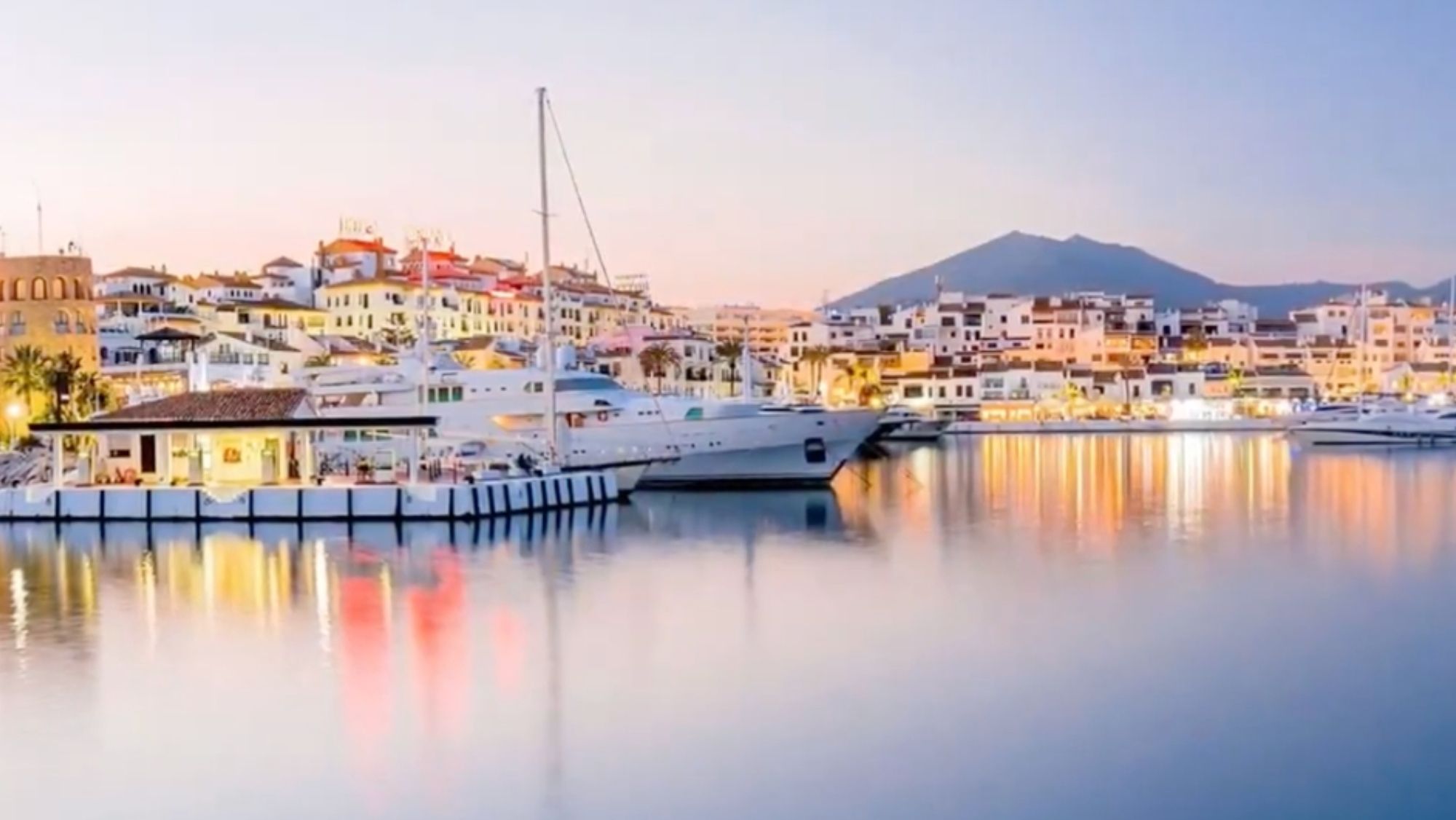 El nuevo jugador del Real Madrid se ha criado en España, concretamente en Málaga, en la Costa del Sol. 