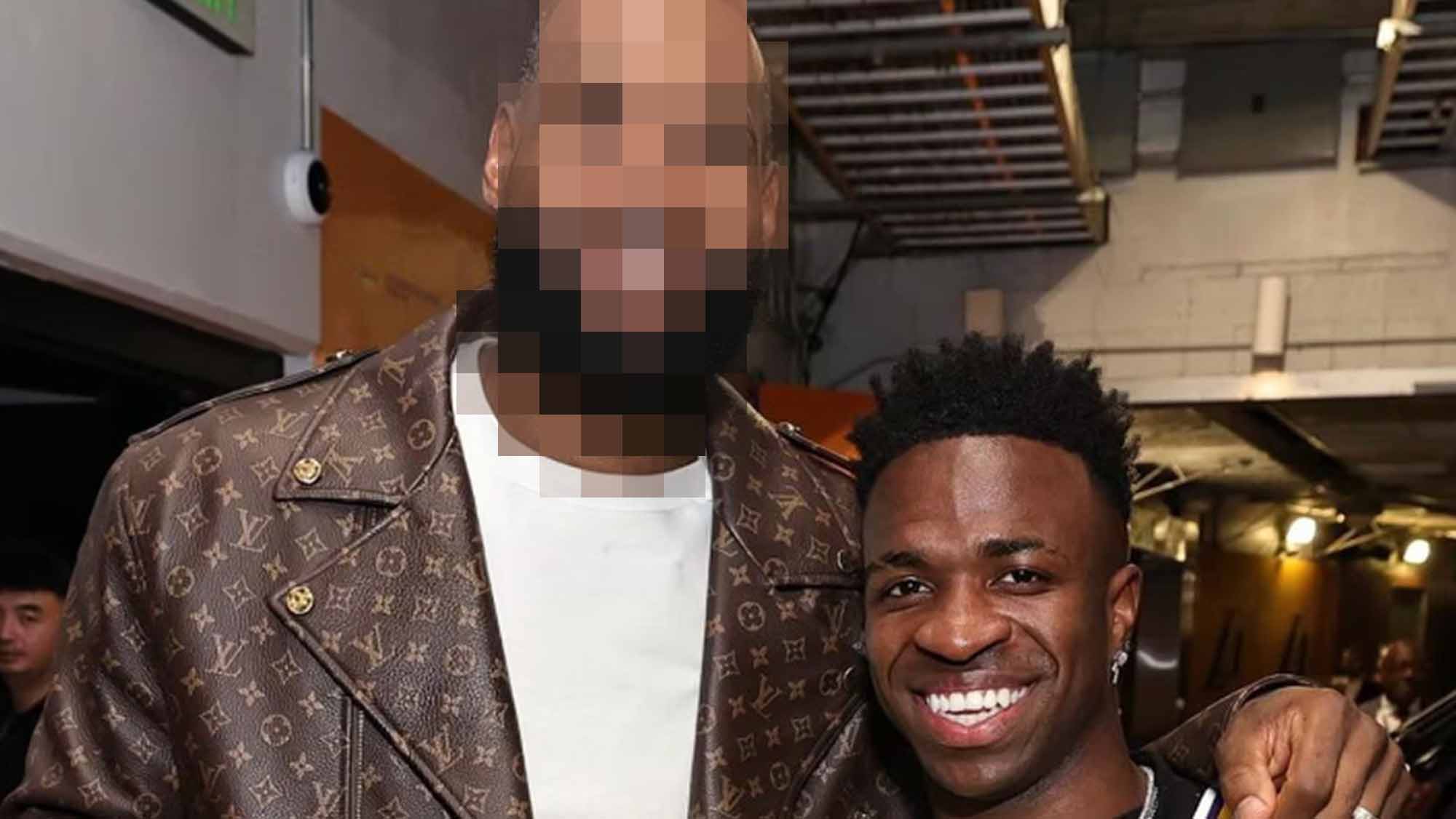 Vinicius con jugador de NBA de incógnito