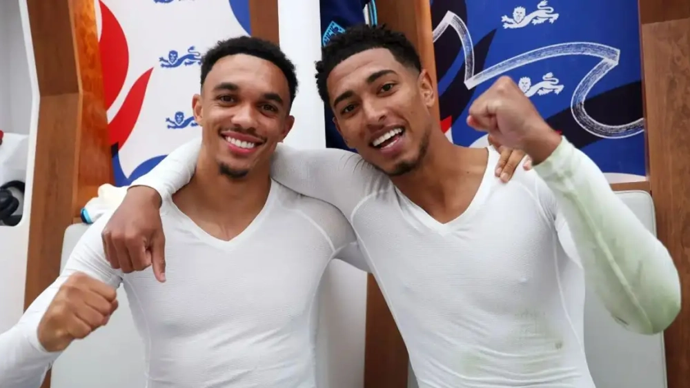 Bellingham y Alexander Arnold