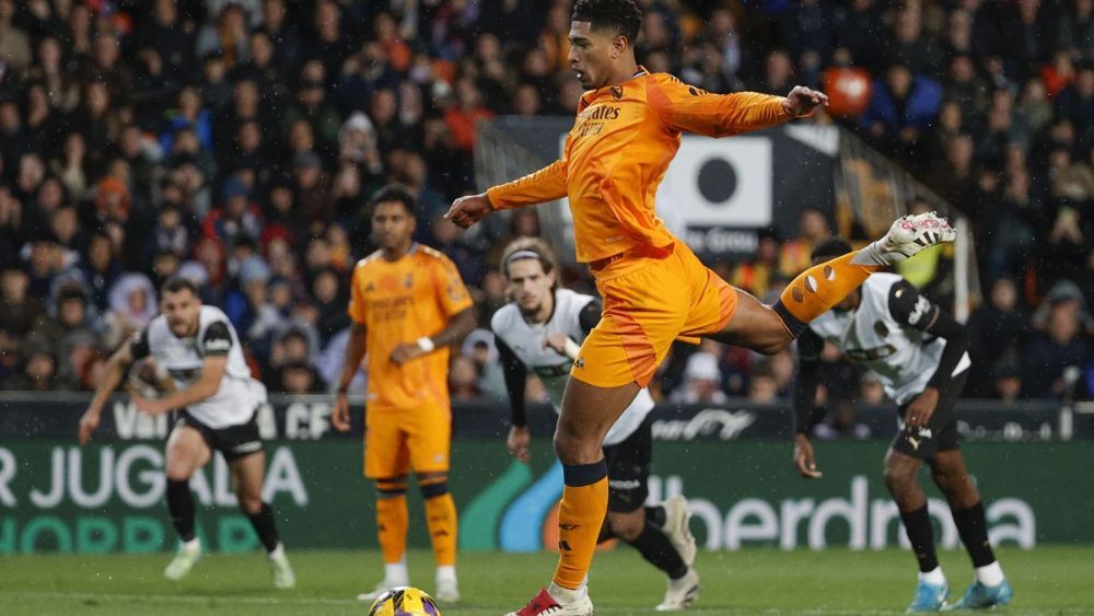 Jude Bellingham, en su disparo desde el punto de penalti ante el Valencia. Jude Bellingham, en su disparo desde el punto de penalti ante el Valencia.