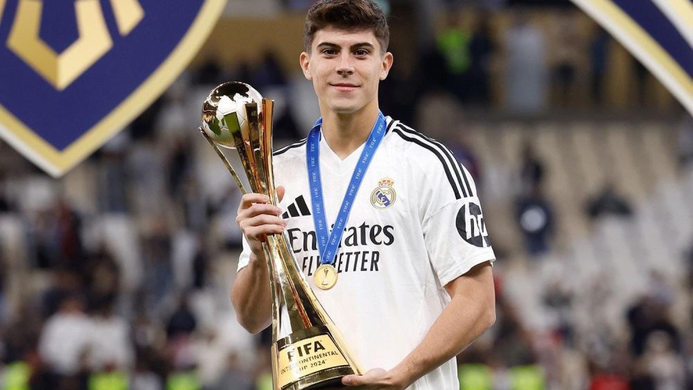 Lorenzo Aguado con la Copa Intercontinental Lorenzo Aguado con la Copa Intercontinental