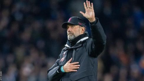 Jürgen Klopp pidiendo perdón a la afición del Liverpool