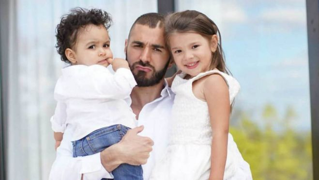 Karim Benzema con sus hijos