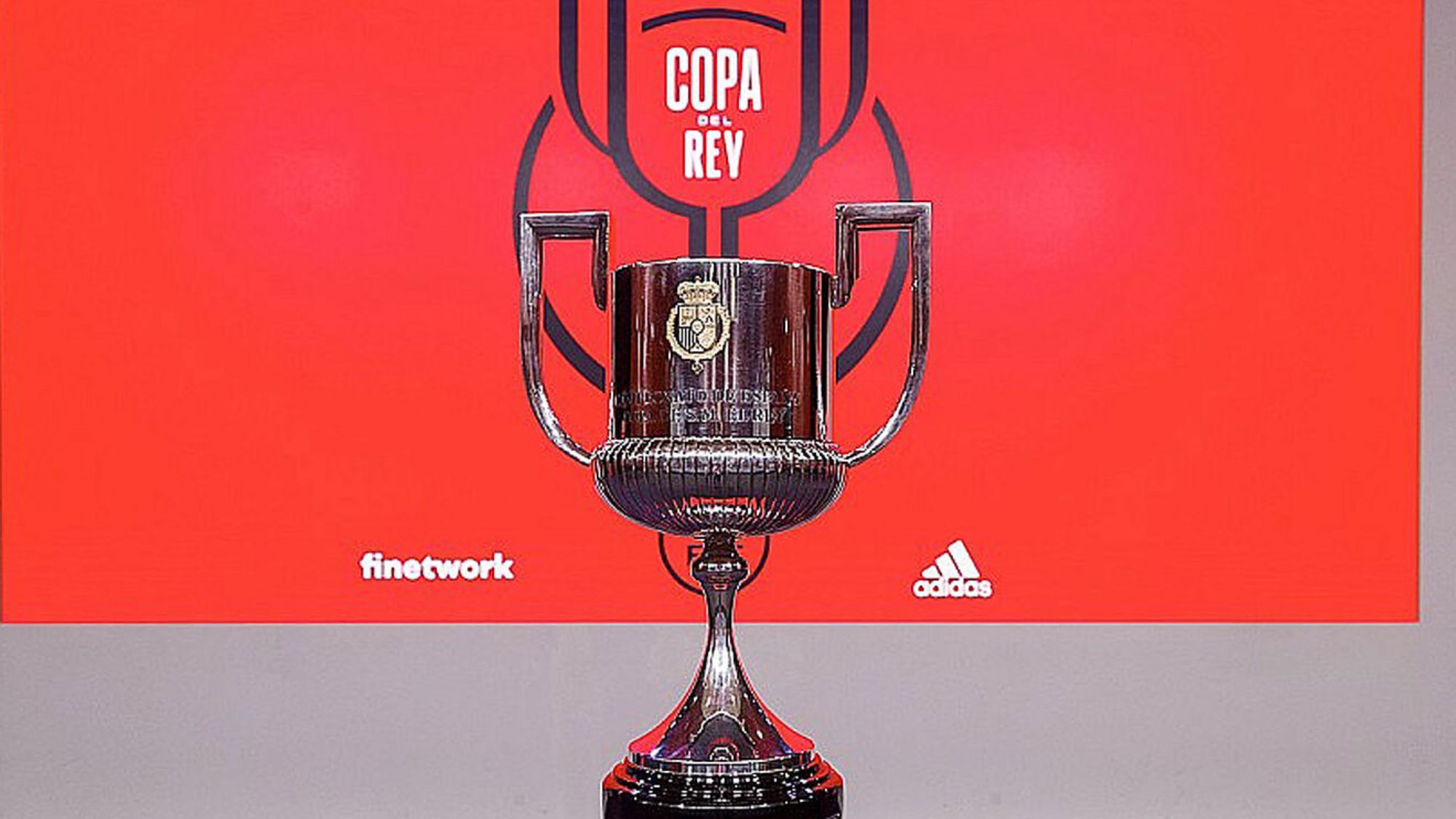 El Real Madrid tiene un serio 'problema' si le toca el Barça en el sorteo de Copa El Real Madrid tiene un serio 'problema' si le toca el Barça en el sorteo de Copa