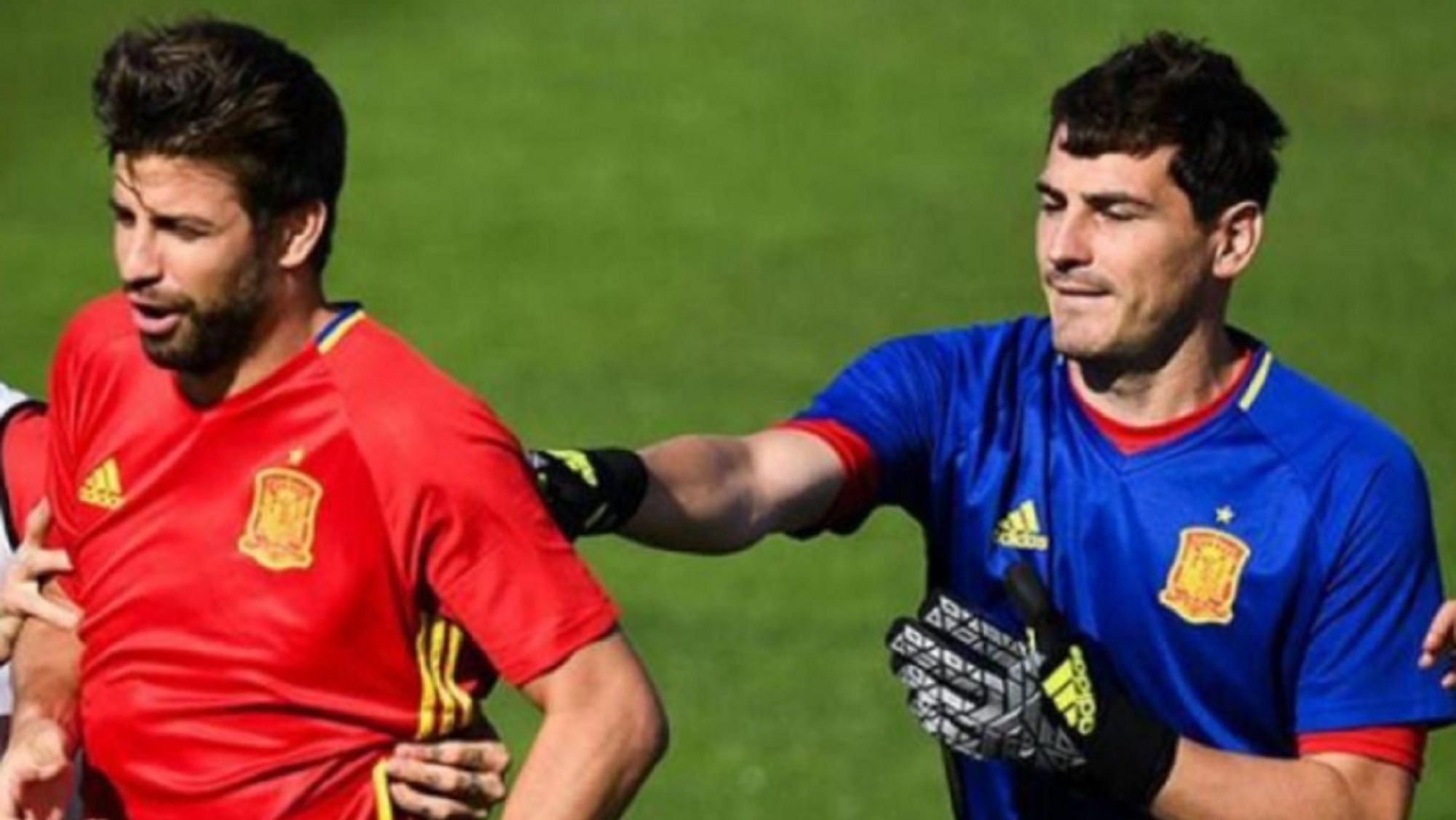 Piqué se cachondea de Casillas en redes: "Voy a hacer captura..."