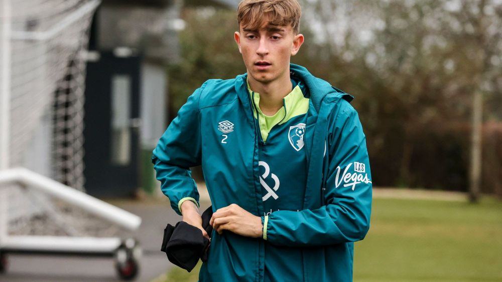 Dean Huijsen durante un entrenamiento con el AFC Bournemouth. Dean Huijsen durante un entrenamiento con el AFC Bournemouth.