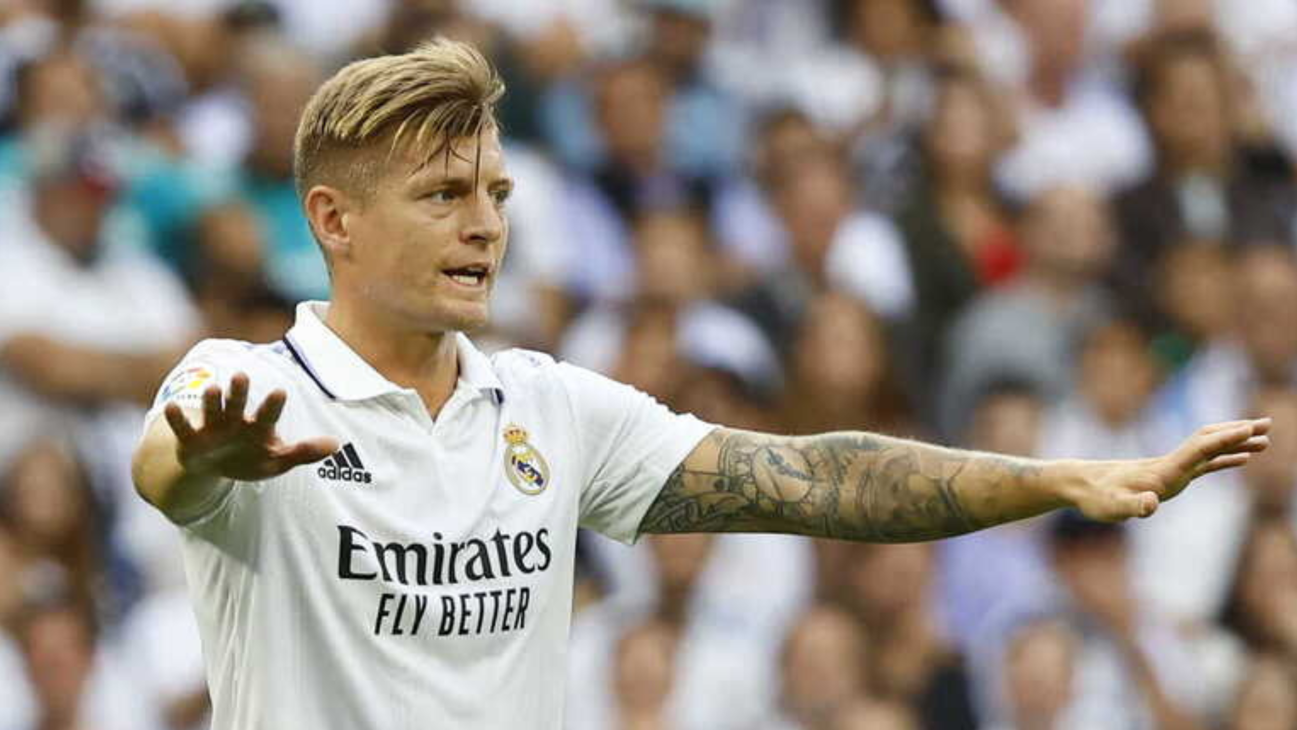Toni Kroos ordena el mediocampo blanco 