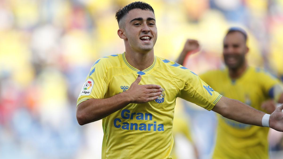 Alberto Moleiro celebra un gol con Las Palmas 
