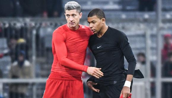 Mbappé y Lewandowski saludándose al acabar un encuentro 