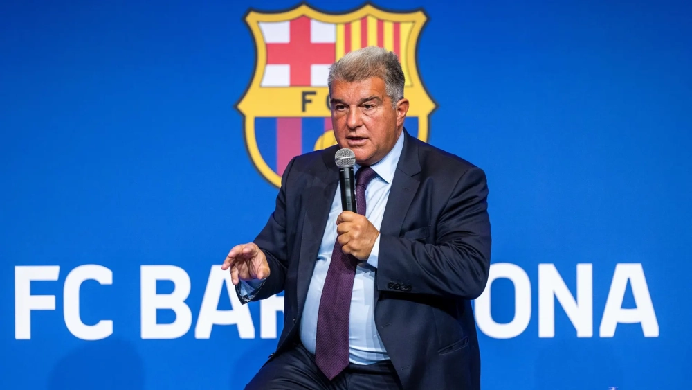 Joan Laporta agradeció a Florentino Pérez la postura que tomó el Real Madrid en el 'Caso Dani Olmo'. Joan Laporta agradeció a Florentino Pérez la postura que tomó el Real Madrid en el 'Caso Dani Olmo'.
