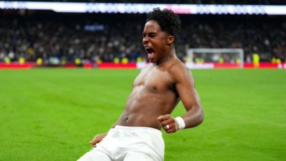 Endrick celebrando su gol