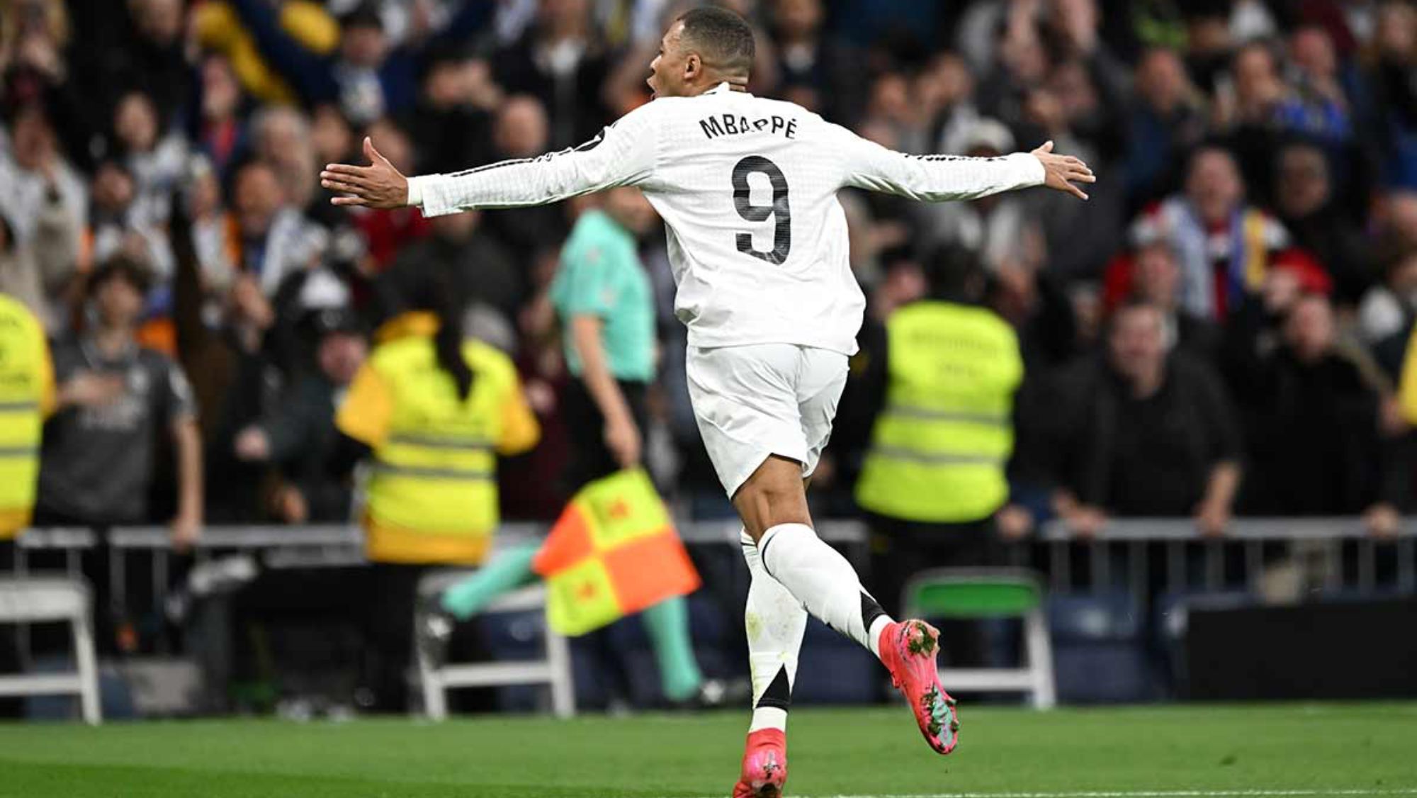 Kylian Mbappé, celebrando uno de los goles que marcó el domingo contras Las Palmas en el estadio Santiago Bernabéu. Kylian Mbappé, celebrando uno de los goles que marcó el domingo contras Las Palmas en el estadio Santiago Bernabéu.