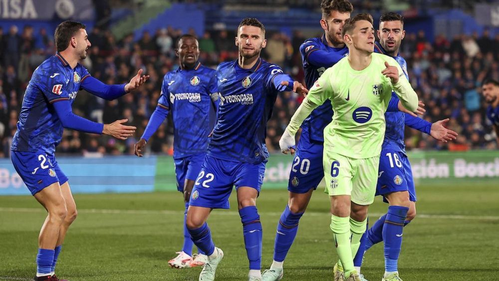 Gavi no paró de recitar comentarios contra los jugadores del Getafe CF durante el partido. Gavi no paró de recitar comentarios contra los jugadores del Getafe CF durante el partido.