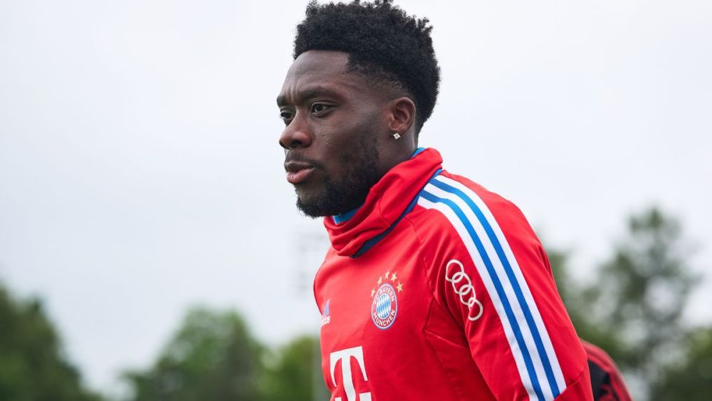 Alphonso Davies habría decidido renovar su compromiso con el Bayern de Múnich. Alphonso Davies habría decidido renovar su compromiso con el Bayern de Múnich.