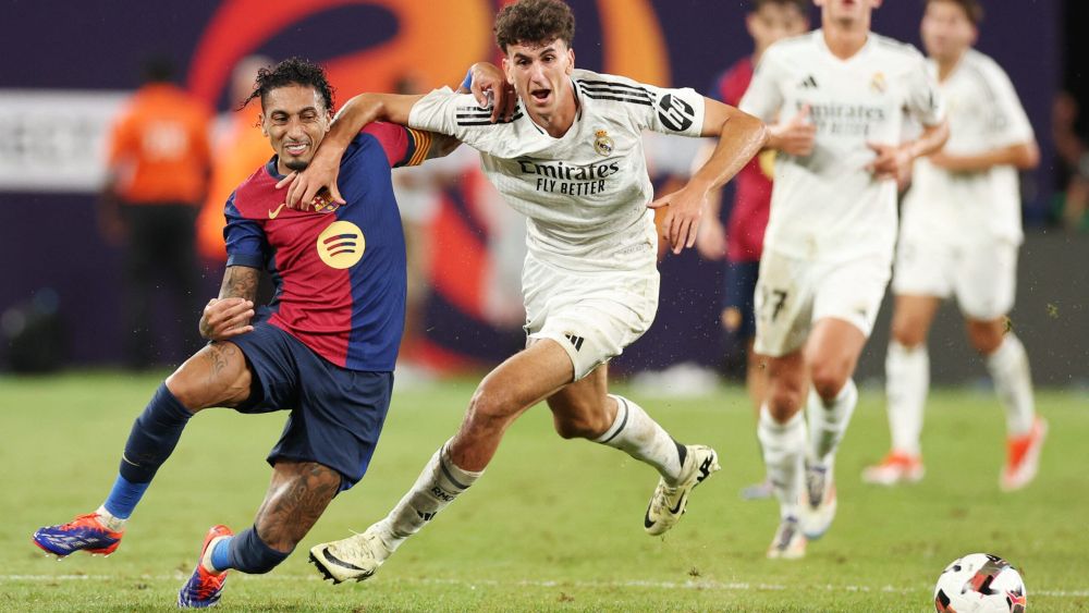 Jacobo Ramón cortando una jugada en el Clásico de pretemporada Jacobo Ramón cortando una jugada en el Clásico de pretemporada
