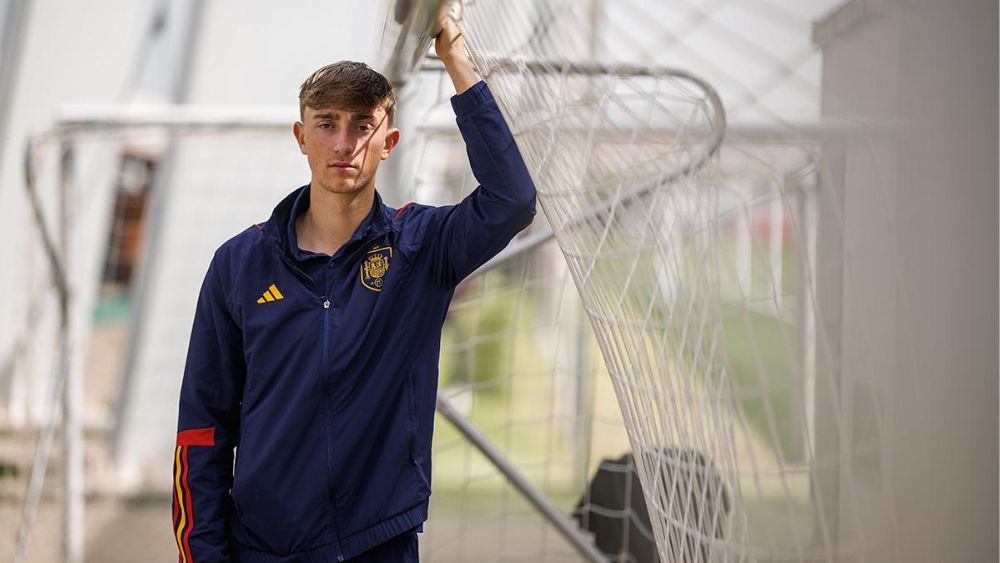Dean Huijsen interesa al Real Madrid, que podría 'robárselo' al Barça. Dean Huijsen interesa al Real Madrid, que podría 'robárselo' al Barça.