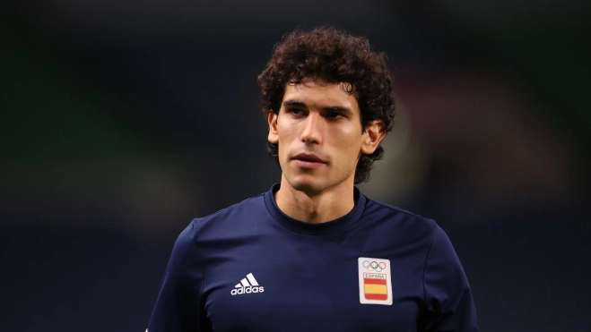 Jesús Vallejo serio