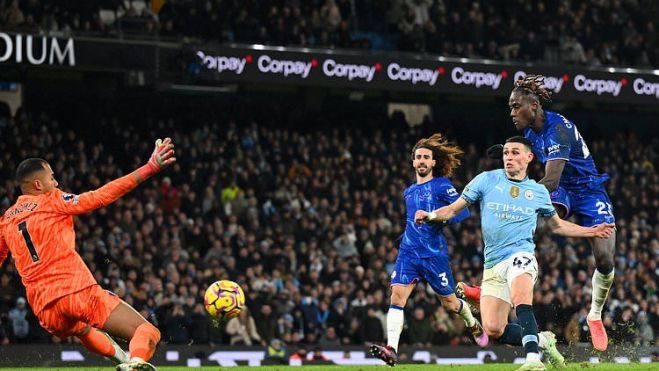 El Manchester City se impuso al Chelsea por tres goles a uno en la Premier League. El Manchester City se impuso al Chelsea por tres goles a uno en la Premier League.