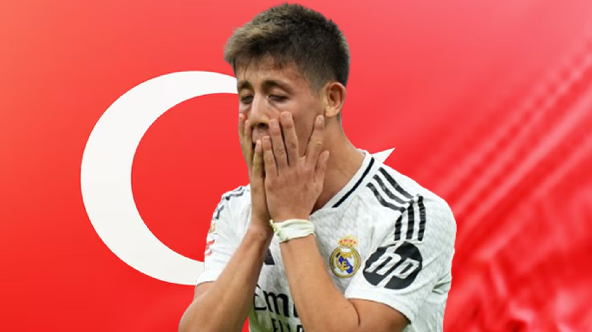 Arda Güler y la bandera de Turquía. Arda Güler y la bandera de Turquía.