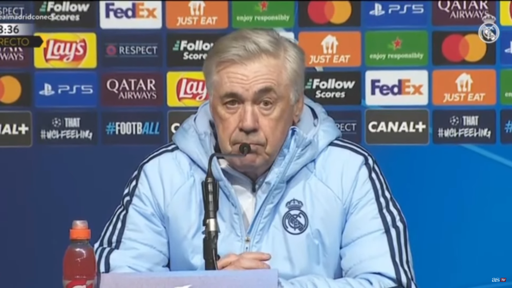 Ancelotti atento en rueda de prensa de Champions Ancelotti atento en rueda de prensa de Champions