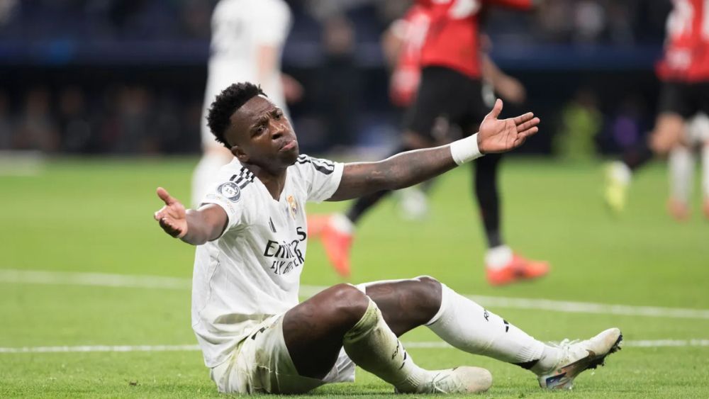 Vinicius Junior, lamentándose de una acción arbitral, en un partido de esta temporada con el Real Madrid.