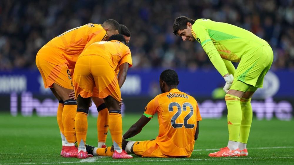 Antonio Rüdiger se retiró lesionado al cuarto de hora del partido ante el Espanyol después de sufrir molestias musculares. Antonio Rüdiger se retiró lesionado al cuarto de hora del partido ante el Espanyol después de sufrir molestias musculares.