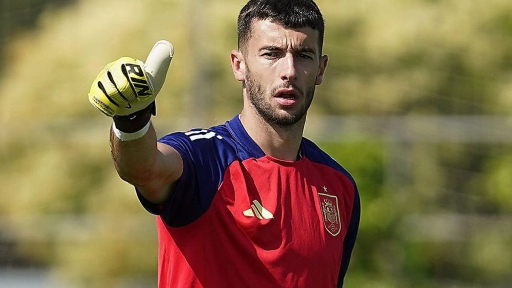 Joan García con las categorías inferiores de España