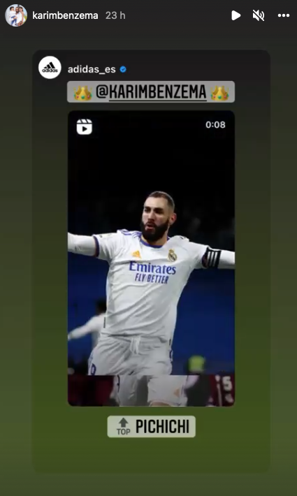 Karim Benzema presume en su Instagram del trofeo Pichichi