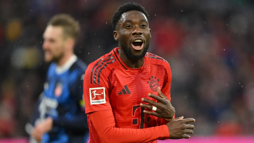 Alphonso Davies dejó de ser una opción para el Real Madrid tras completar su renovación. Alphonso Davies dejó de ser una opción para el Real Madrid tras completar su renovación.