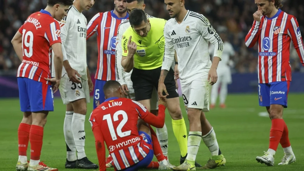 Soto Grado señaló el supuesto pisotón de Aurélien Tchouaméni sobre Samu Lino. Soto Grado señaló el supuesto pisotón de Aurélien Tchouaméni sobre Samu Lino.