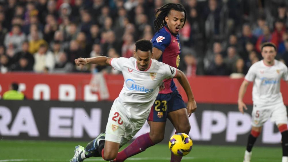 El penalti de Koundé sobre Sow que no se señaló en el Sevilla-Barcelona y que, un minuto después, supuso el tercer gol de los blaugranas. El penalti de Koundé sobre Sow que no se señaló en el Sevilla-Barcelona y que, un minuto después, supuso el tercer gol de los blaugranas.