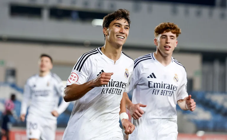 Gonzalo García celebrando un gol con el Castilla