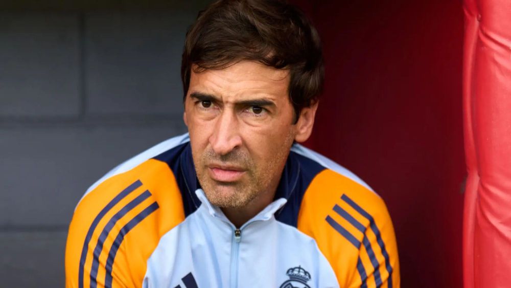 Raúl González, en el banquillo, en un partido reciente del Castilla. Raúl González, en el banquillo, en un partido reciente del Castilla.