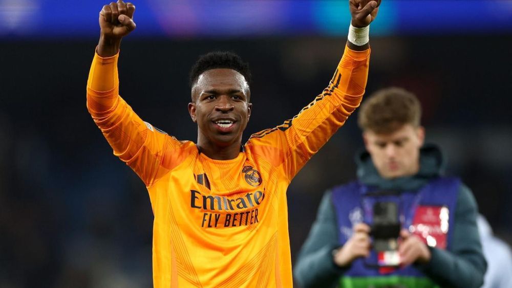 Vinicius celebrando la victoria del Real Madrid en el Etihad