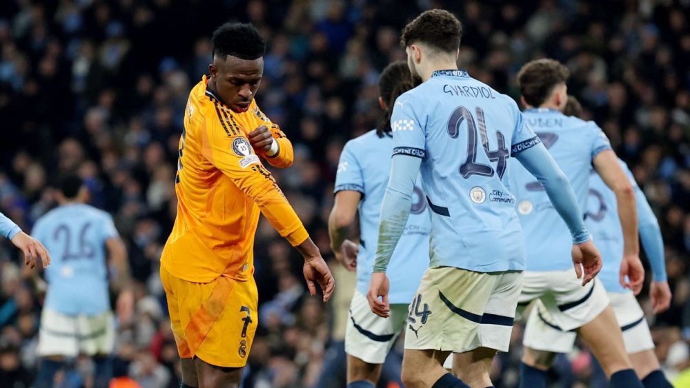 Vinicius respondiendo a las provocaciones de la afición del Manchester City Vinicius respondiendo a las provocaciones de la afición del Manchester City