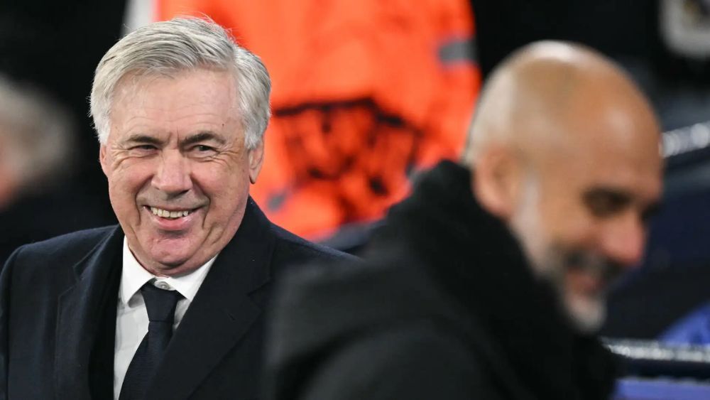 Carlo Ancelotti, sonriente, tras saludar este martes a Pep Guardiola en el Etihad. Carlo Ancelotti, sonriente, tras saludar este martes a Pep Guardiola en el Etihad.