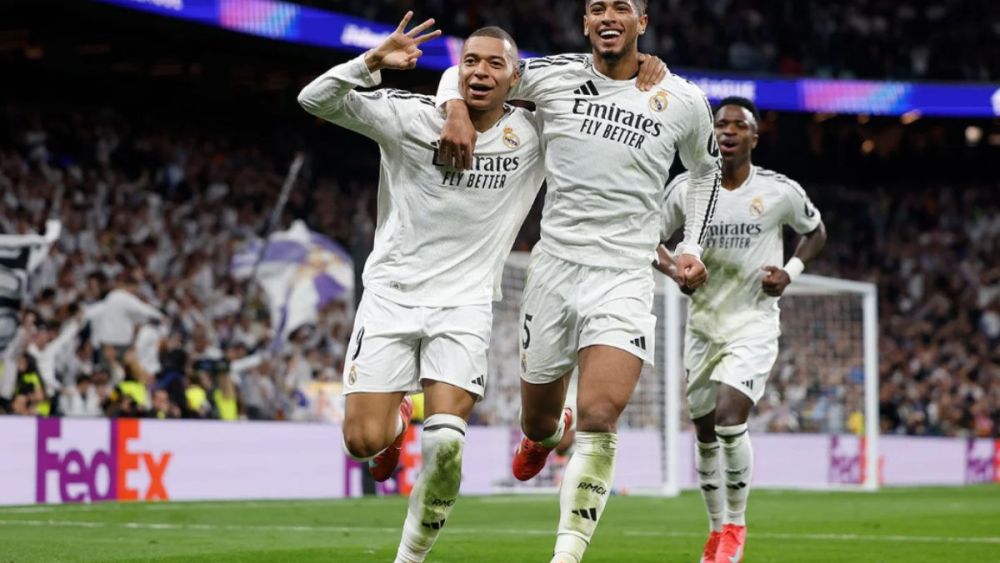 Jugadores del Real Madrid celebrando un gol Jugadores del Real Madrid celebrando un gol