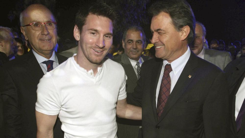 Leo Messi, acompañado del ex presidente catalán Artur Mas y Josep Antoni Duran i Lleida.