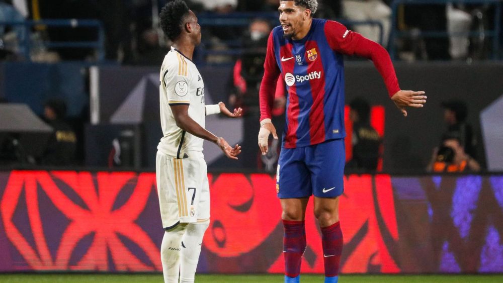 Vinicius Junior y Ronald Araújo, durante un Clásico de la temporada pasada. Vinicius Junior y Ronald Araújo, durante un Clásico de la temporada pasada.