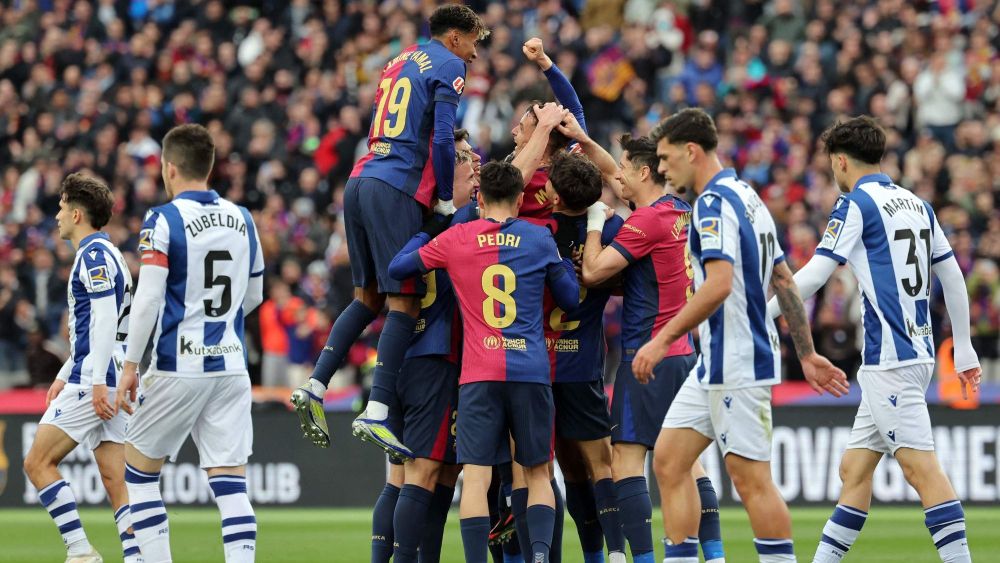 El Barcelona volvió a ganar en la Liga, esta vez a la Real Sociedad, con 'ayuda' arbitral. El Barcelona volvió a ganar en la Liga, esta vez a la Real Sociedad, con 'ayuda' arbitral.