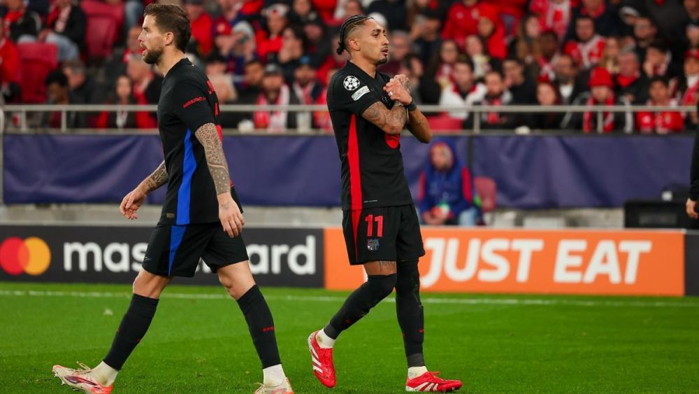 El Barça venció (0-1) al SL Benfica con un jugador menos desde la primera mitad. El Barça venció (0-1) al SL Benfica con un jugador menos desde la primera mitad.