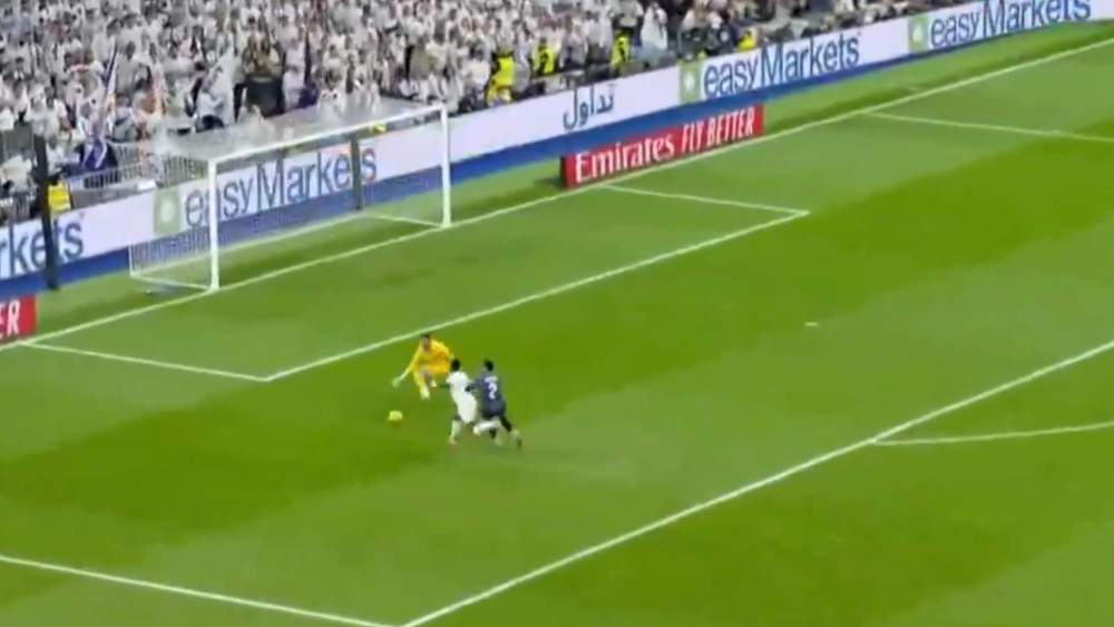 Empujón a Vinicius que no fue señalado Empujón a Vinicius que no fue señalado