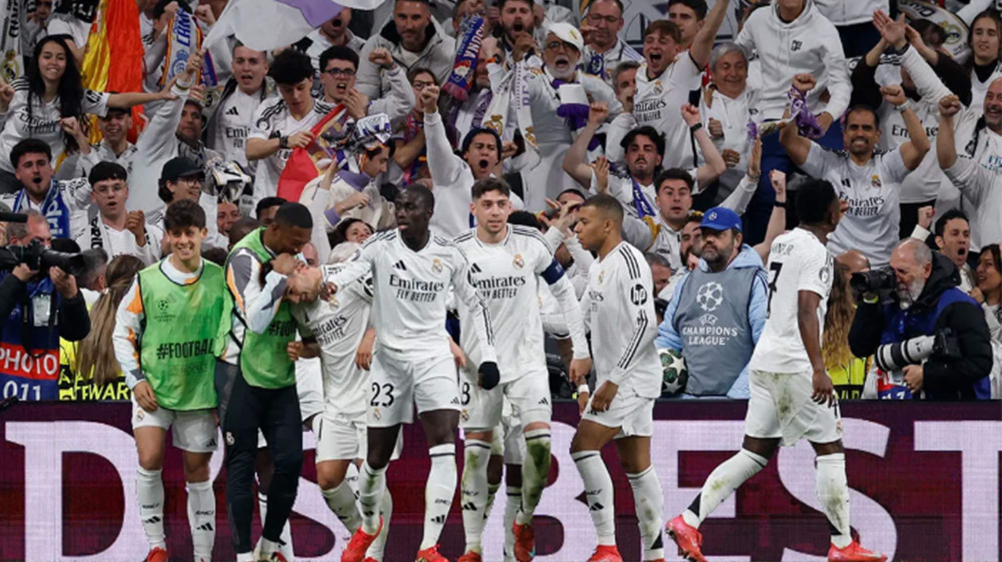 Jugadores del Real Madrid celebrando el gol de Brahim Díaz en el derbi de la ida. 