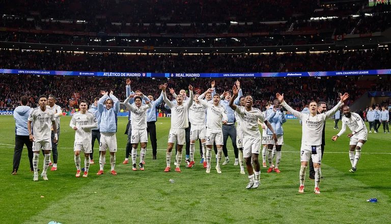El Real Madrid celebrando la clasificación El Real Madrid celebrando la clasificación