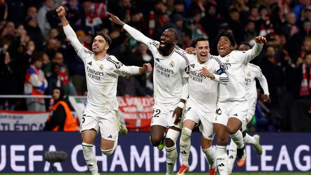 Antonio Rüdiger, Lucas Vazquez y Endrick celebran la victoria del Real Madrid tras los penaltis.
