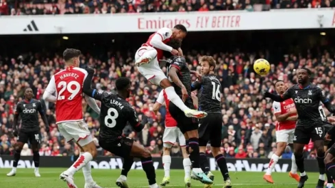 Gol de cabeza del Arsenal