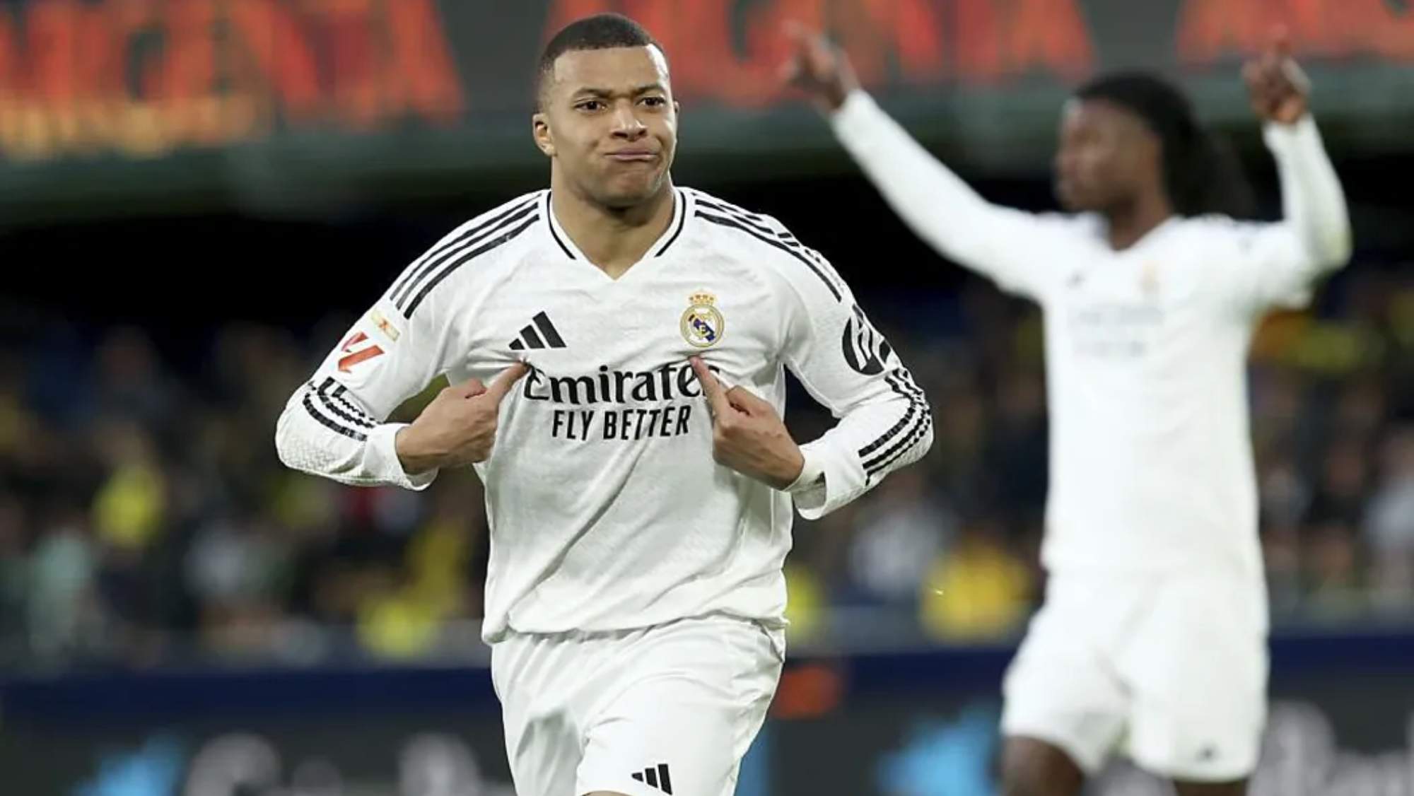 Kylian Mbappé, celebrando uno de sus goles ante el Villarreal este sábado y podría llevarse el Pichichi. Kylian Mbappé, celebrando uno de sus goles ante el Villarreal este sábado y podría llevarse el Pichichi.