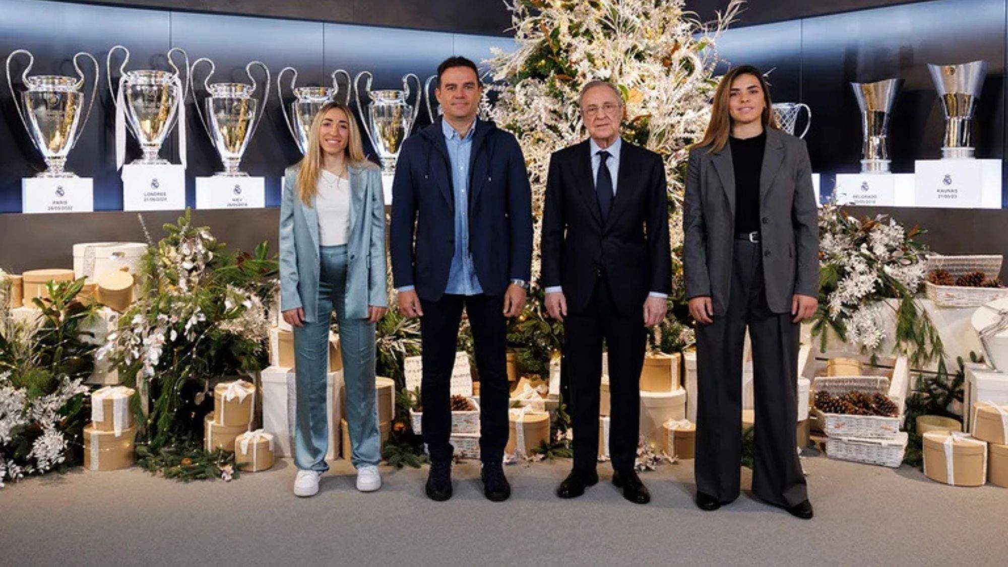 Florentino Pérez junto a las Capitanas del Femenino y Toril Florentino Pérez junto a las Capitanas del Femenino y Toril