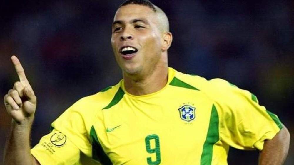 Ronaldo, en un partido de la Selección brasileña durante el Mundial de 2002. Ronaldo, en un partido de la Selección brasileña durante el Mundial de 2002.